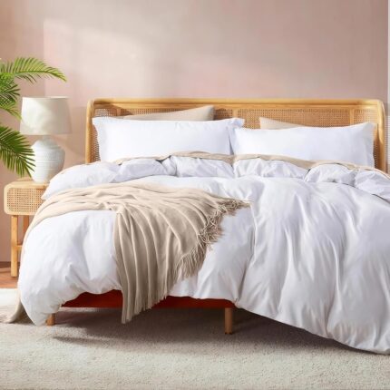 Sofrito Microfiber Ultra Soft Wrinkle-Free Duvet/Comforter/Quilt/Blanket Cover with Solid Zipper Closure & Four Corner Ties - Single Size (61x91 Inches) - 300 TC - White - for...